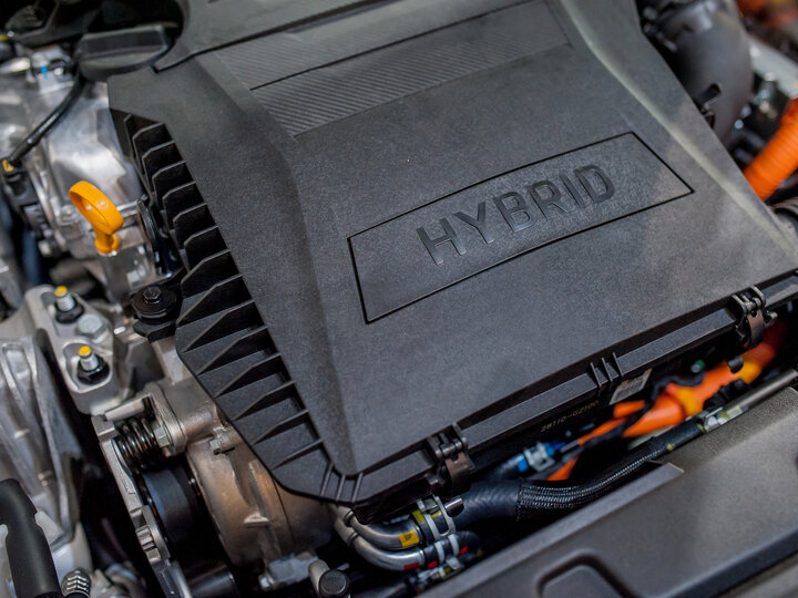 Hybrid vehicle engine